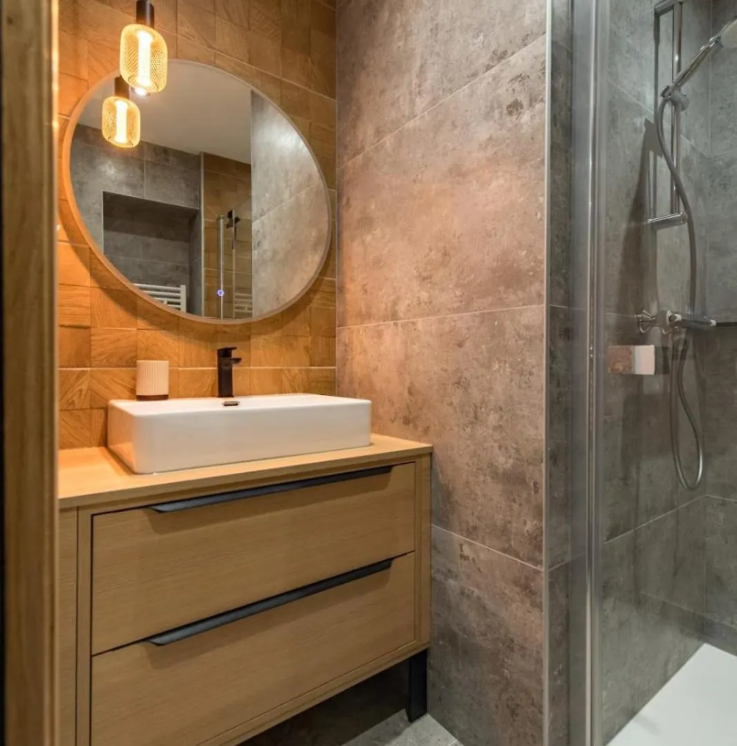 Cozy 6 To 8 People In Orelle Direct Val Thorens